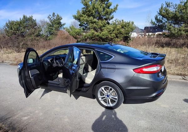 Ford Mondeo cena 61800 przebieg: 129140, rok produkcji 2016 z Chmielnik małe 704